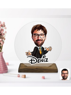 BK Kişiye Özel Erkek Avukat Karikatürlü Yuvarlak Ahşap Standlı Biblo-3