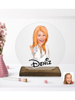 BK Kişiye Özel Kadın Model Karikatürlü Yuvarlak Ahşap Standlı Biblo-2