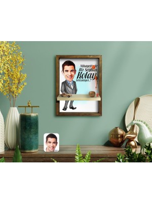 BK Kişiye Özel Erkek Kolay Yetişmiyor Karikatürlü Doğal Masif Ahşap Çerçeveli Tablo Duvar Rafı-1