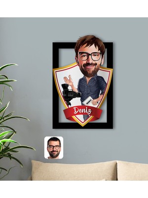 BK Kişiye Özel Isimli Erkek Yönetmen Karikatürlü 3D Ahşap Tablo-1