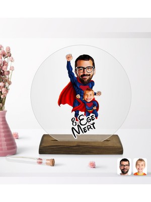 BK Kişiye Özel Süper Baba ve Çocuk Karikatürlü Yuvarlak Ahşap Standlı Biblo-1