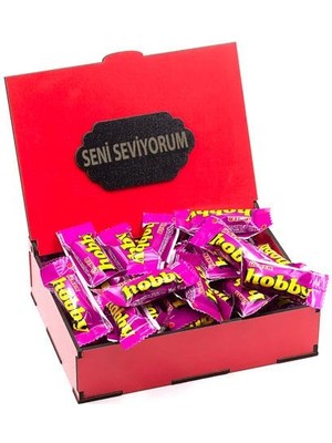 Nostaljik Lezzetler Sevdiklerinize Seni Seviyorum Yazılı Kırmızı Ahşap Kutusunda Hobby Mini 24'lü