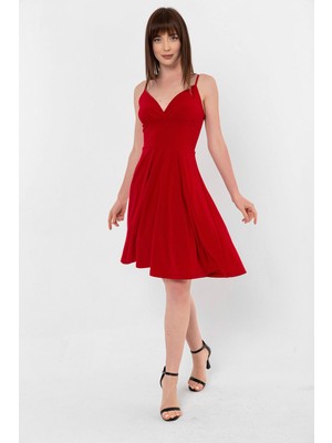 Laranor Kırmızı Ayarlanabilir Askılı Dekolte Yaka Kloş Elbise