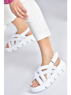 Fox Shoes Beyaz Kumaş Kalın Tabanlı Kadın Sandalet M267083104