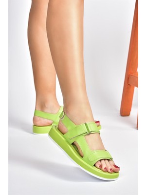 Fox Shoes Yeşil Cırtlı Günlük Kadın Sandalet M294661509