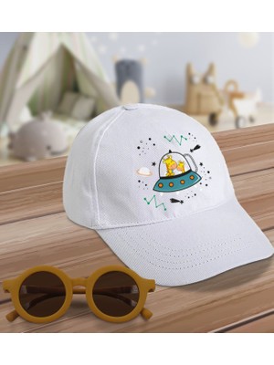 Bk Kids Sevimli Zürafalar Tasarımlı Beyaz Cotton Çocuk Şapkası ve Sarı Çocuk Güneş Gözlüğü Hediye Seti
