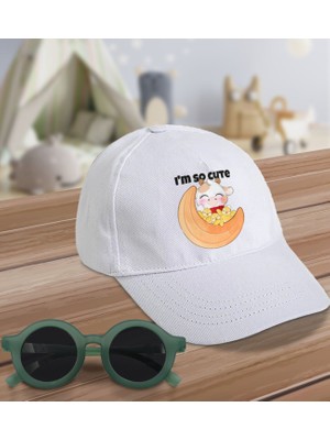 Bk Kids I'm So Cute Tasarımlı Beyaz Cotton Çocuk Şapkası ve Yeşil Çocuk Güneş Gözlüğü Hediye Seti