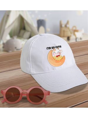 Bk Kids I'm So Cute Tasarımlı Beyaz Cotton Çocuk Şapkası ve Pembe Çocuk Güneş Gözlüğü Hediye Seti