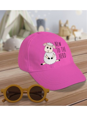 Bk Kids New To The Herd Tasarımlı Pembe Cotton Çocuk Şapkası ve Sarı Çocuk Güneş Gözlüğü Hediye Seti