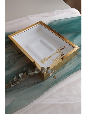 Verda Çerçeve 
30 x 40 cm Gold Pleksili Ledli Yeni Trend Tasarım Anı Çerçevesi! Ayna Çerçeve
