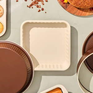 Chocolate Cream Kare Karbon Çelik Kek Kalıbı 24 cm