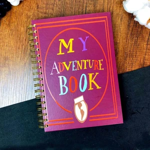 Patladı Gitti My Adventure Book Tasarımlı Spiralli Sticker'lı Tarihsiz Konuşan Ajanda Haftalık Planlayıcı Defter