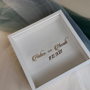 Verda Çerçeve 
35 x 35 cm 8 cm Derin Beyaz Yeni Moda Gül Kutusu! Anı Çerçevesi Üstten Açılır Pleksi Camlı