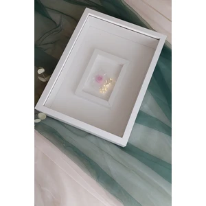 Verda Çerçeve 
30 x 40 cm Ledli Beyaz Fotoğraf Bölümlü Yeni Model Tasarım Gül Kutusu Anı Çerçevesi! 7 cm