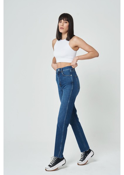 Orta Mavi Yüksek Bel Slim Straight Fit Paçası Yırtmaçlı Fermuarlı Jean Pantolon C 4800-005