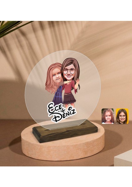 Kişiye Özel Kız Kardeşler Karikatürlü Yuvarlak Ahşap Standlı Biblo-6 fiyatları