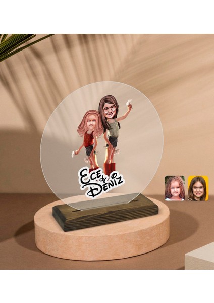 Kişiye Özel Kız Kardeşler Karikatürlü Yuvarlak Ahşap Standlı Biblo-5 fiyatları
