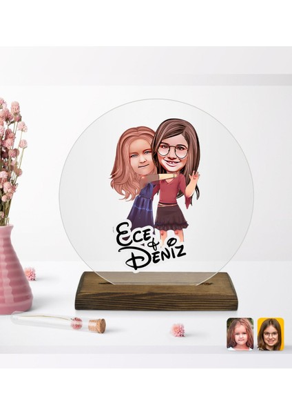 Kişiye Özel Kız Kardeşler Karikatürlü Yuvarlak Ahşap Standlı Biblo-6