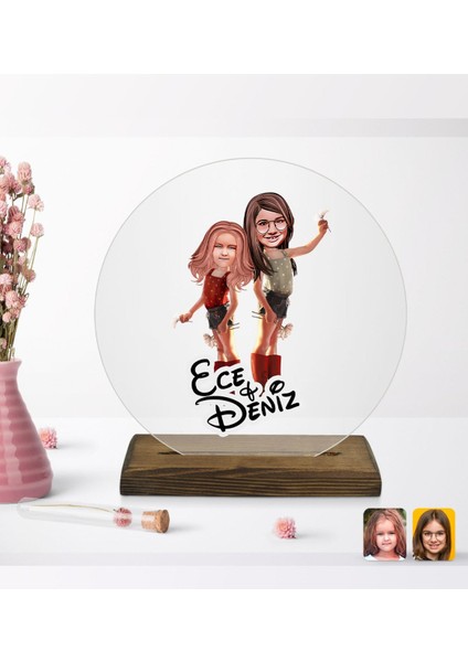 Kişiye Özel Kız Kardeşler Karikatürlü Yuvarlak Ahşap Standlı Biblo-5
