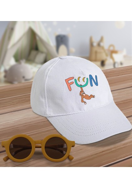 Kids Fun Tasarımlı Beyaz Cotton Çocuk Şapkası ve Sarı Çocuk Güneş Gözlüğü Hediye Seti