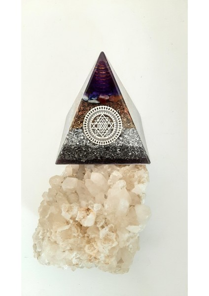 Orgonit Piramit Sri Yantra Ganslı ve 7 Çakra Taşlı