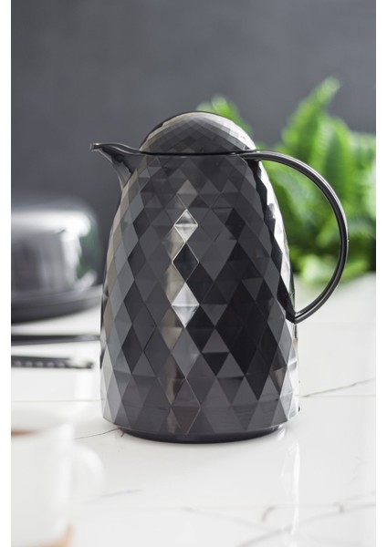 1 Lt Siyah Düz Kapaklı Prizma Termos modelleri