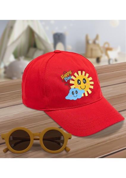 Kids Happy Day Tasarımlı Kırmızı Cotton Çocuk Şapkası ve Sarı Çocuk Güneş Gözlüğü Hediye Seti