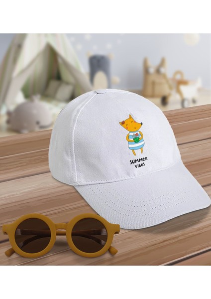 Kids Summer Vibes Tasarımlı Beyaz Cotton Çocuk Şapkası ve Sarı Çocuk Güneş Gözlüğü Hediye Seti
