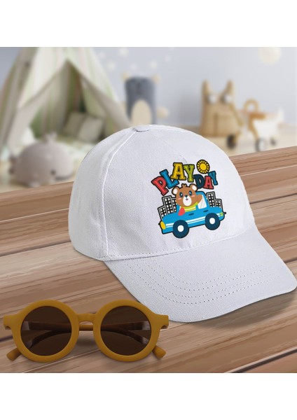 Kids Play Day Tasarımlı Beyaz Cotton Çocuk Şapkası ve Sarı Çocuk Güneş Gözlüğü Hediye Seti