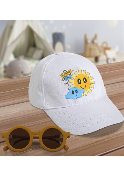 Kids Happy Day Tasarımlı Beyaz Cotton Çocuk Şapkası ve Sarı Çocuk Güneş Gözlüğü Hediye Seti