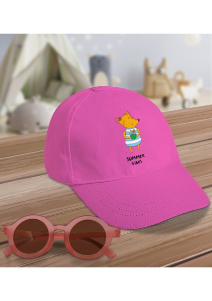 Kids Summer Vibes Tasarımlı Pembe Cotton Çocuk Şapkası ve Pembe Çocuk Güneş Gözlüğü Hediye Seti