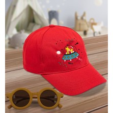 BK Kids Sevimli Zürafalar Tasarımlı Kırmızı Cotton Çocuk Şapkası ve Sarı Çocuk Güneş Gözlüğü Hediye Seti