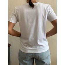 Berse Butik Beyaz Yakası Baskı Detaylı T-Shirt
