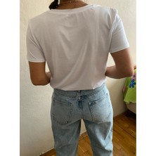 Berse Butik Beyaz Yakası Baskı Detaylı T-Shirt
