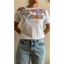 Berse Butik Beyaz Yakası Baskı Detaylı T-Shirt