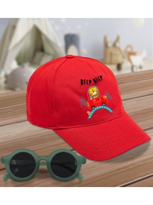 BK Kids Sevimli Aslan Tasarımlı Kırmızı Cotton Çocuk Şapkası ve Yeşil Çocuk Güneş Gözlüğü Hediye Seti