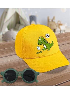 BK Kids Futbolcu Dinozor Tasarımlı Sarı Cotton Çocuk Şapkası ve Yeşil Çocuk Güneş Gözlüğü Hediye Seti