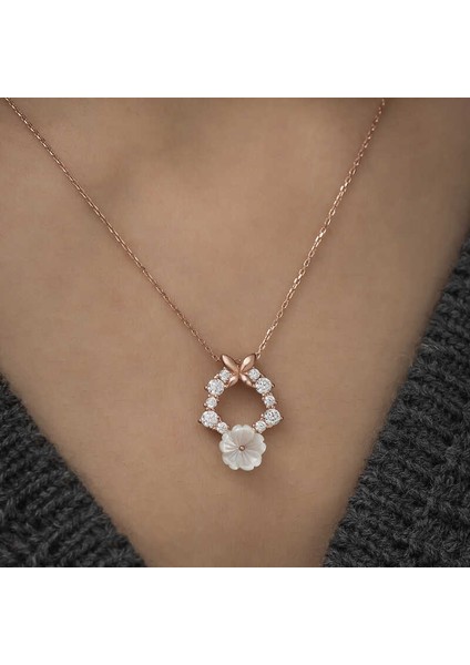 Gümüş Bahar Çiçeği Kolye fırsatları