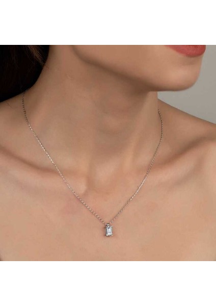 Swarovski Taşlı Gümüş Baget Tektaş Bayan Kolye modelleri