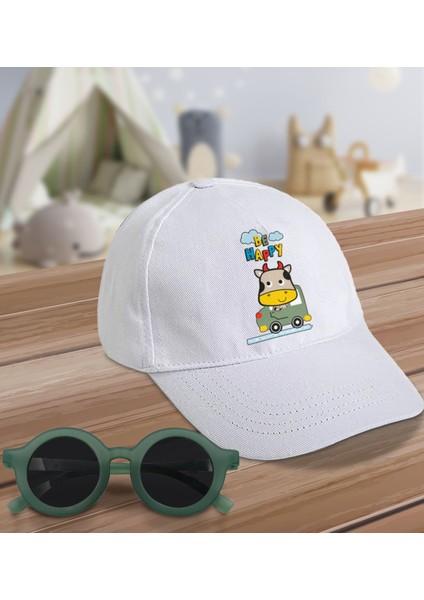 Kids Be Happy Tasarımlı Beyaz Cotton Çocuk Şapkası ve Yeşil Çocuk Güneş Gözlüğü Hediye Seti