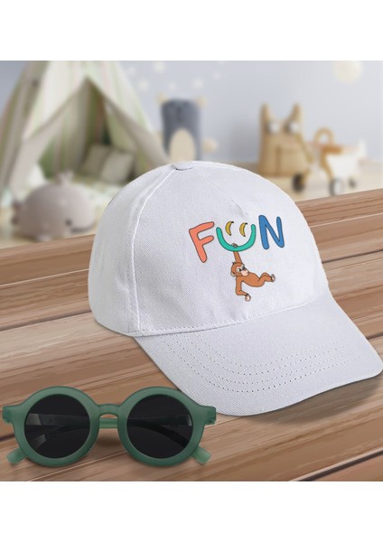 Kids Fun Tasarımlı Beyaz Cotton Çocuk Şapkası ve Yeşil Çocuk Güneş Gözlüğü Hediye Seti