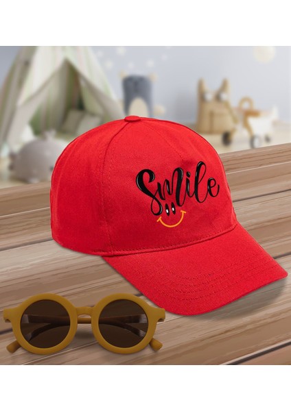Kids Smile Tasarımlı Kırmızı Cotton Çocuk Şapkası ve Sarı Çocuk Güneş Gözlüğü Hediye Seti-2