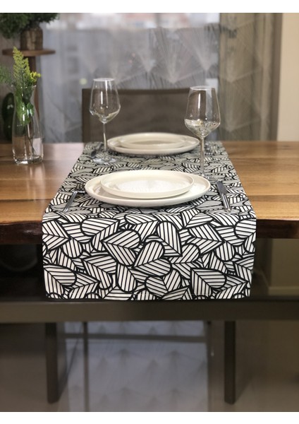 Siyah Kalpler Desenli Kare Runner Örtü