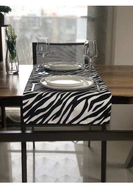 Zebra Desenli Kare Runner Örtü