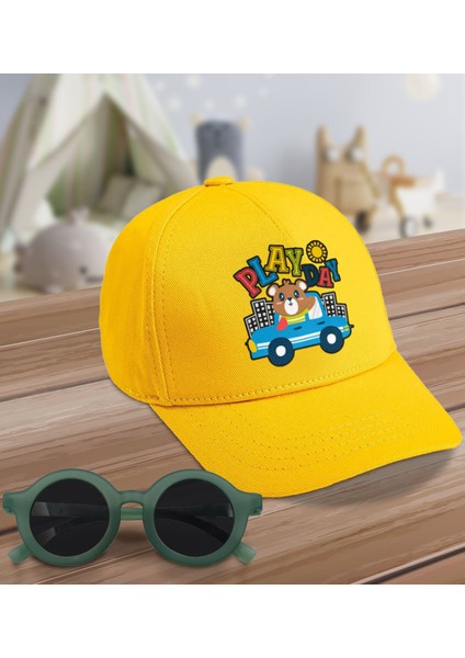 Kids Play Day Tasarımlı Sarı Cotton Çocuk Şapkası ve Yeşil Çocuk Güneş Gözlüğü Hediye Seti