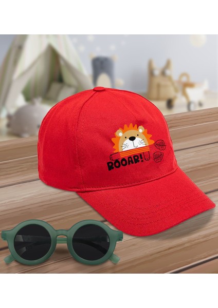 Kids Roar Tasarımlı Kırmızı Cotton Çocuk Şapkası ve Yeşil Çocuk Güneş Gözlüğü Hediye Seti