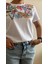 Beyaz Yakası Baskı Detaylı T-Shirt 3