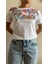 Beyaz Yakası Baskı Detaylı T-Shirt 4