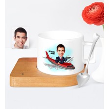 BK Kişiye Özel Kabin Memuru Host Karikatür Ahşap Altlıklı Seramik Fincan - 1