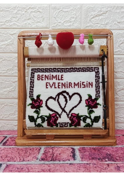 Benimle Evlenirmisin Motifli El Dokuması Hediyelik Minyatür Halı